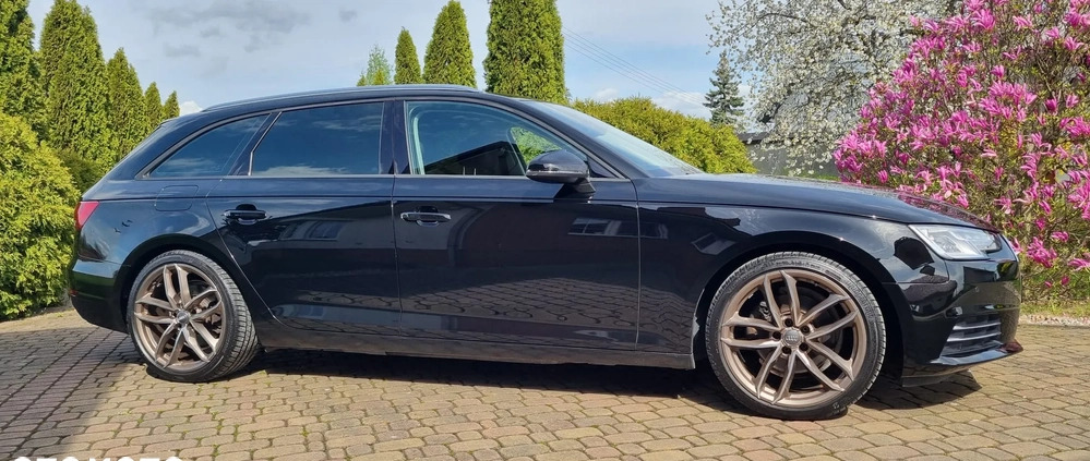 Audi A4 cena 82500 przebieg: 127610, rok produkcji 2016 z Sieradz małe 211